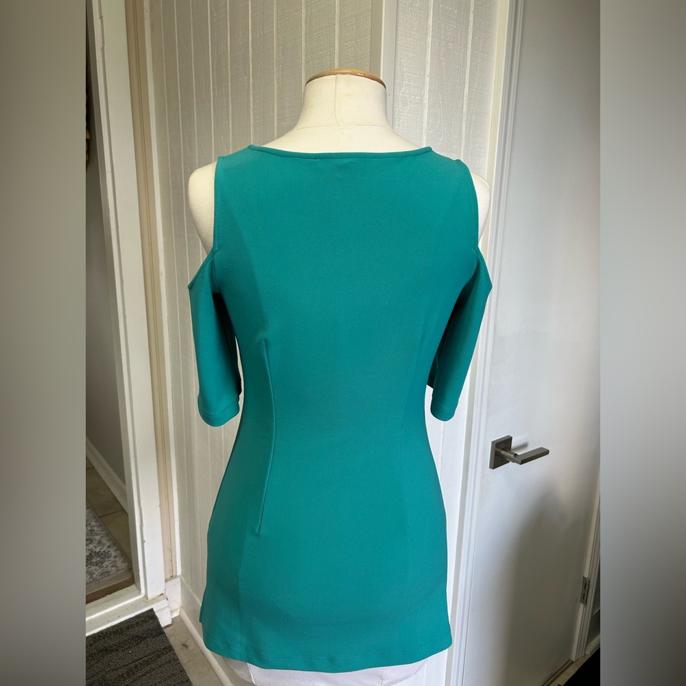 Boston Proper cold Shoulder Top - Picture 4 of 5